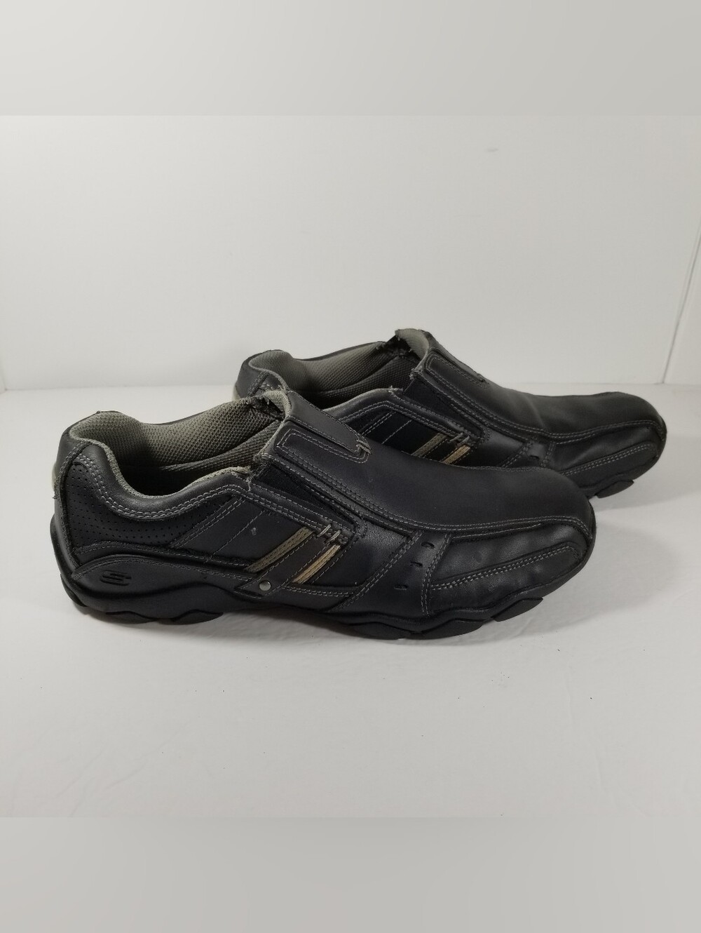 Skechers Diameter Nerves Men’s 12 Black Slip On Leather Loafers Comfort Shoes